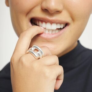 UNOde50 UNOde50 Ring | Vier Verweven Organische Vormen | SS26