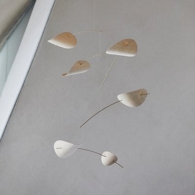 Flensted Mobiles Drifting Clouds mobile met hout details - 80x100cm - handmade