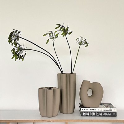 Cooee Design Tulipa Vaas sand H20cm - keramiek