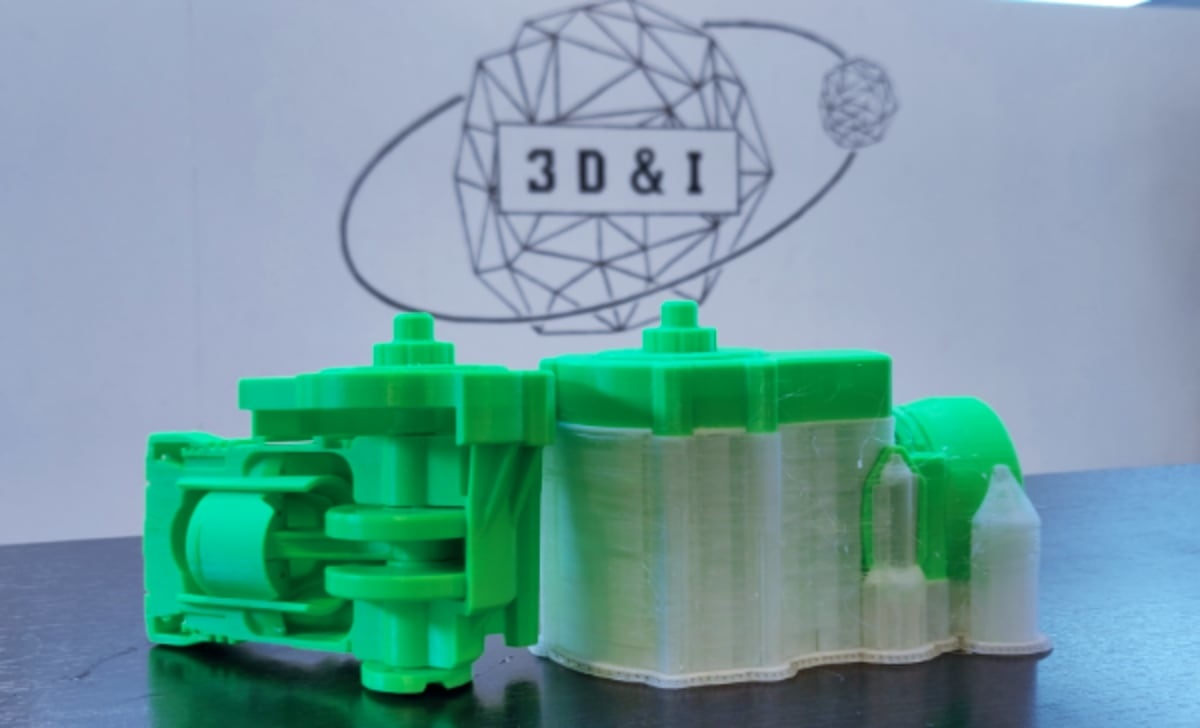 Een 3D print met en zonder wateroplosbaar filament (PVA)