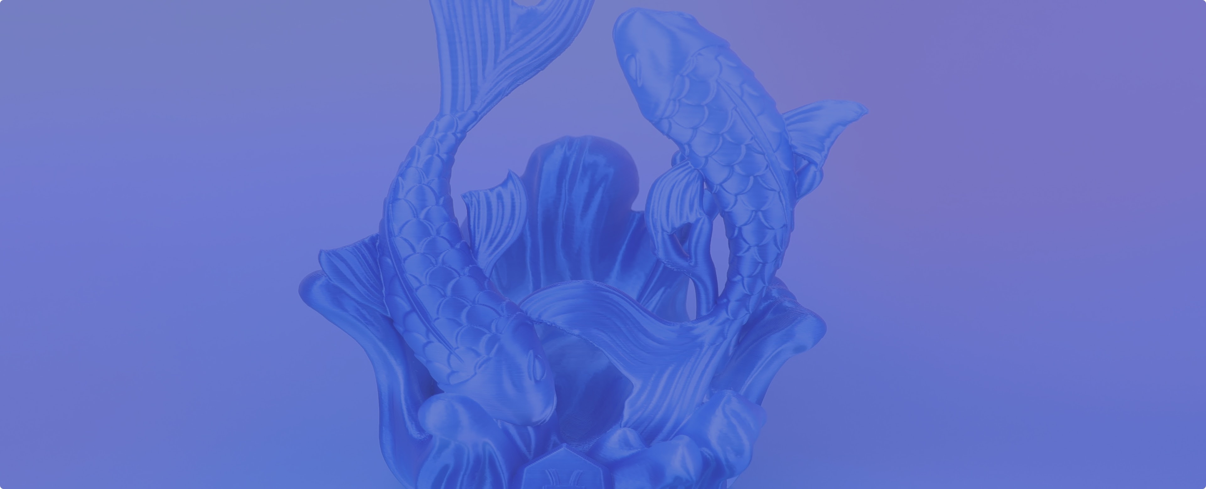un modelo detallado en 3D de color azul que representa dos carpas koi nadando hacia arriba, sobre un fondo morado con degradado.