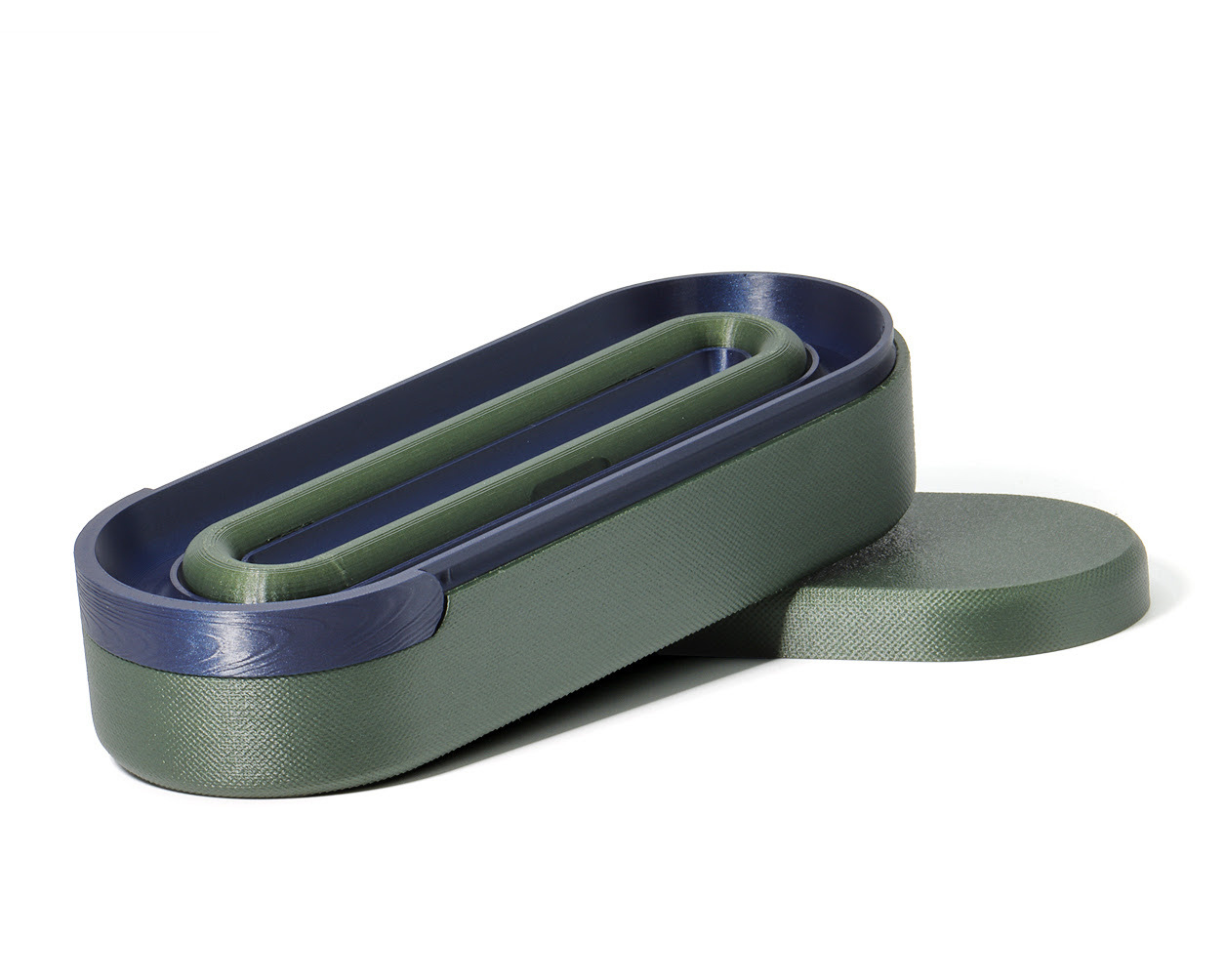 Un conjunto de maletín multiusos apilable, impreso en 3D con filamento PETG resistente en colores verde y azul