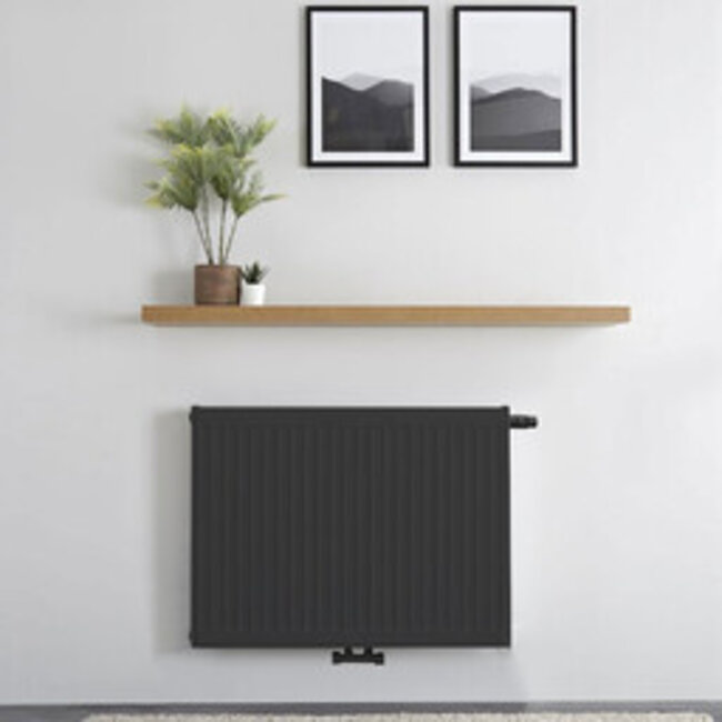 40x140 T22 - Paneelradiator C8 Geribbelde voorzijde Mat Zwart