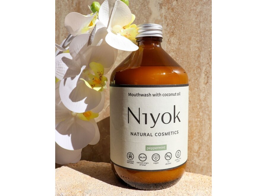 Produits écologiques : Niyok Bain de Bouche à l'Huile de Coco 500 ml + Dentifrice et Brosse à Dents