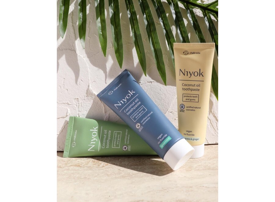 Produits écologiques : Niyok Bain de Bouche à l'Huile de Coco 500 ml + Dentifrice et Brosse à Dents