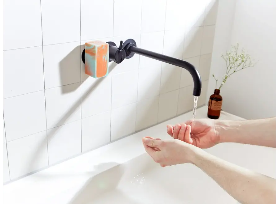 SOAPI magnetische zeephouder & Niyok Patchouli Face Wash bundel