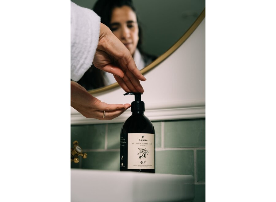 - Aleppo liquid soap - 40% Laurel oil - Nourishes