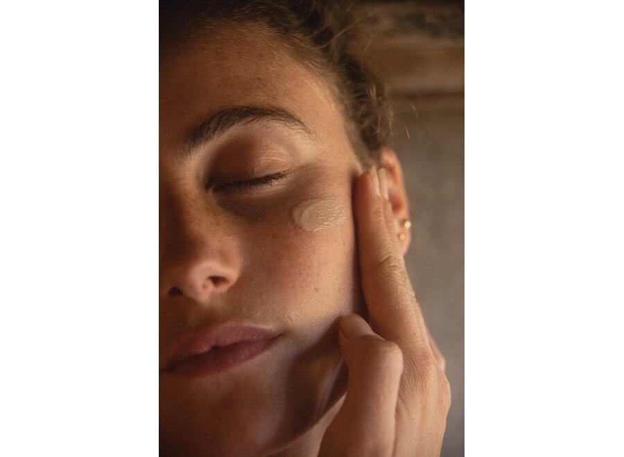 Naked BB Screen SPF50 – Soin teinté minéral nude pour le visage avec SPF50, 100 % naturel et vegan