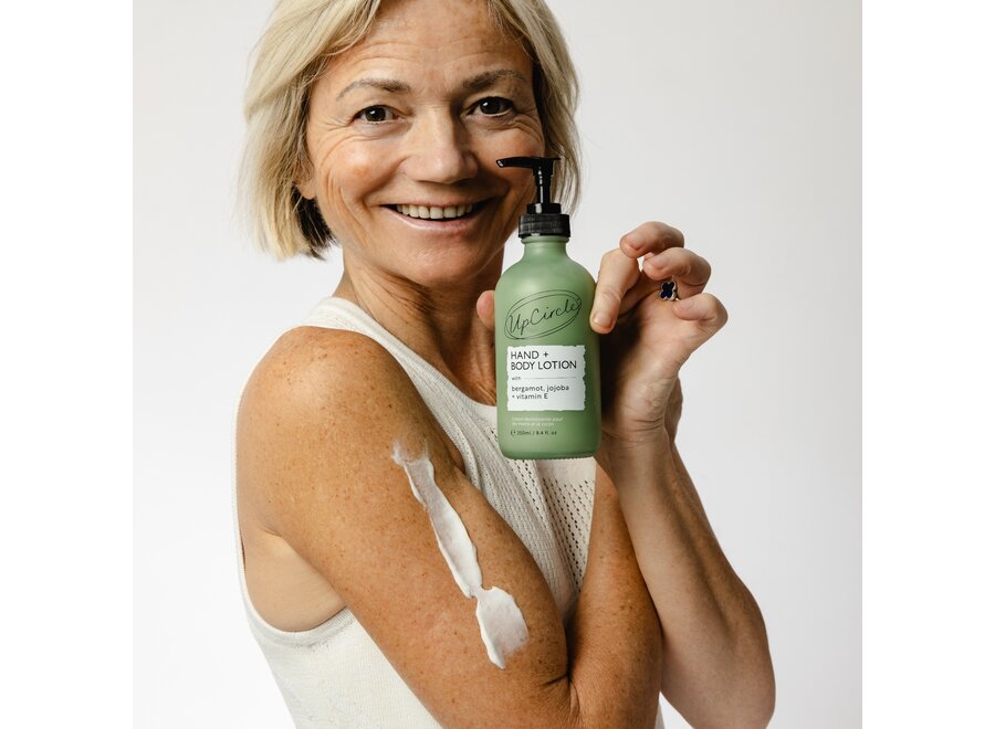 UpCircle - Hand- & Körperlotion - Upcycled Bergamot - Reisegröße 50ML - Erfrischende Zitrusduft - Bietet nährende Hydratation