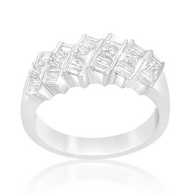 18kt white gold ring with 0.65 CT diamonds