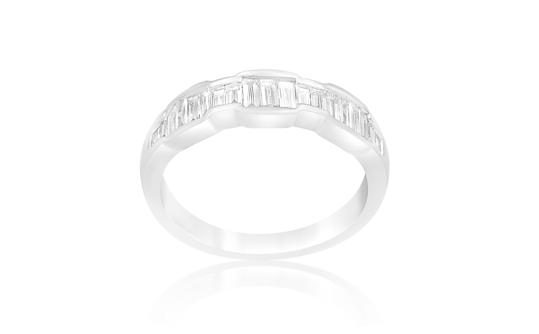 18kt white gold ring with 0.60 CT diamonds