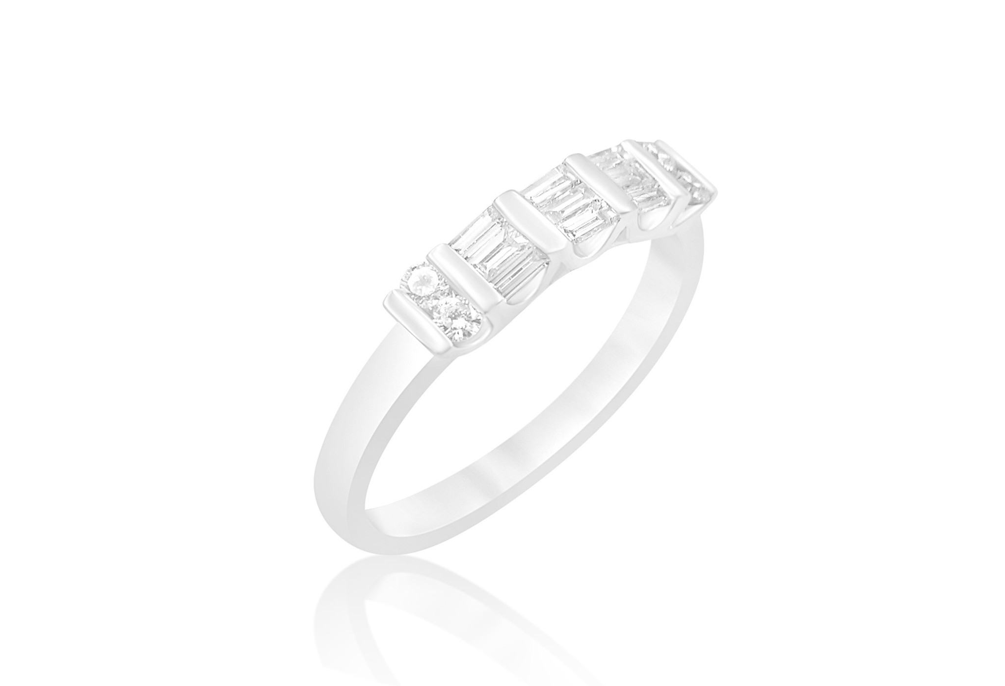 18kt white gold ring with 0.40 CT diamonds