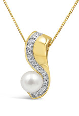 18 karat yellow & white gold pendant with 0.17 ct diamonds & freshwater pearl