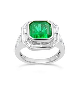 18 karat white gold ring with 1.36 ct diamonds  & 4.60 ct emerald