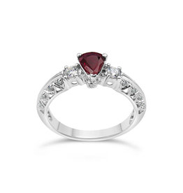 18k white gold ring with 0.26 ct diamonds  & 0.51 ct ruby