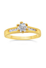 18kt yellow gold engagement ring with 0.70 ct diamonds