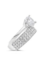 18k white gold engagement ring with zirconia