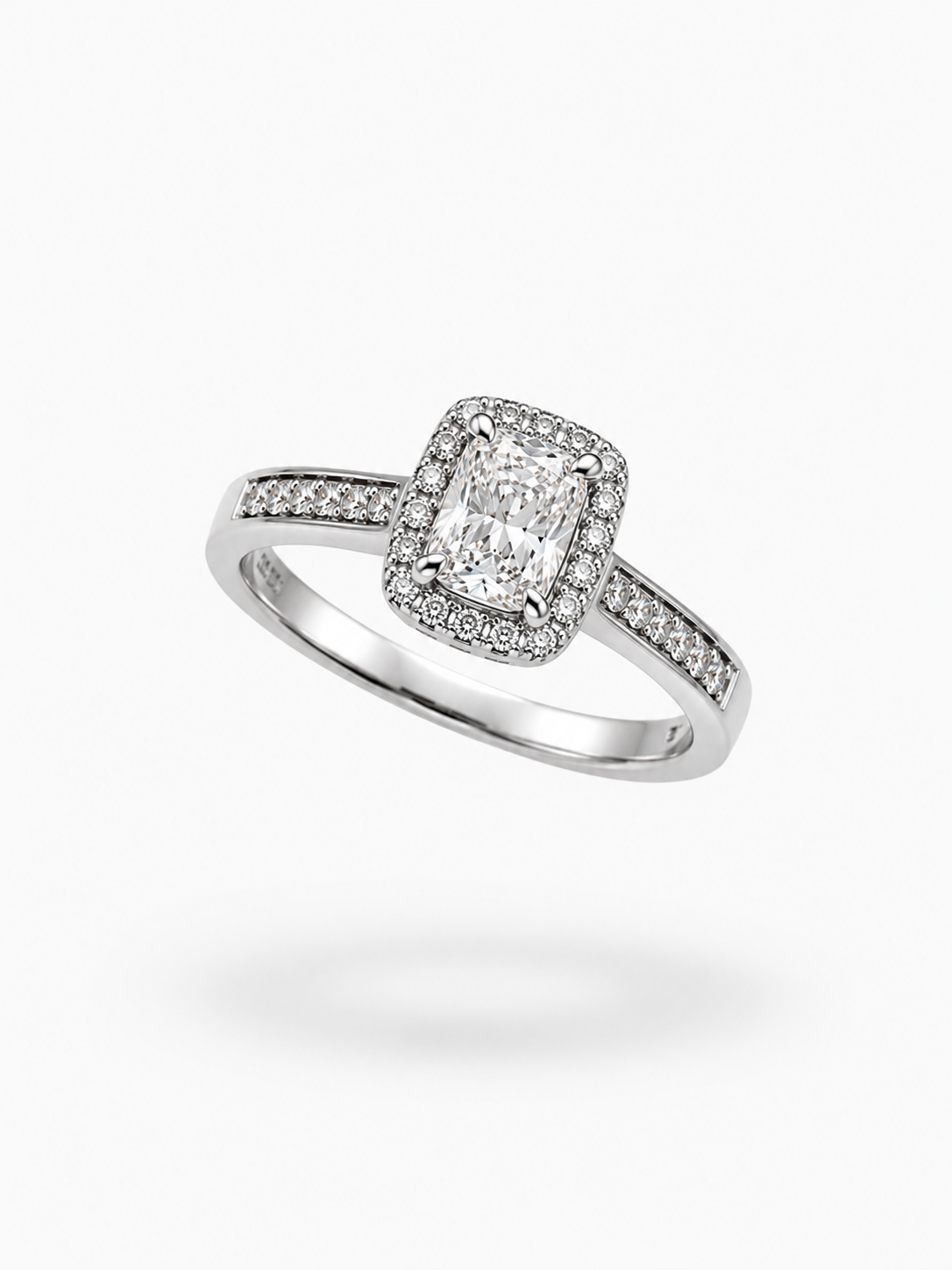 18k white gold engagement ring with 0,93ct lab diamonds