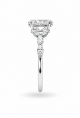 18k white gold engagement ring with 1,75 ct lab diamonds