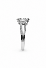 18k white gold engagement ring with 2,81 ct lab diamonds