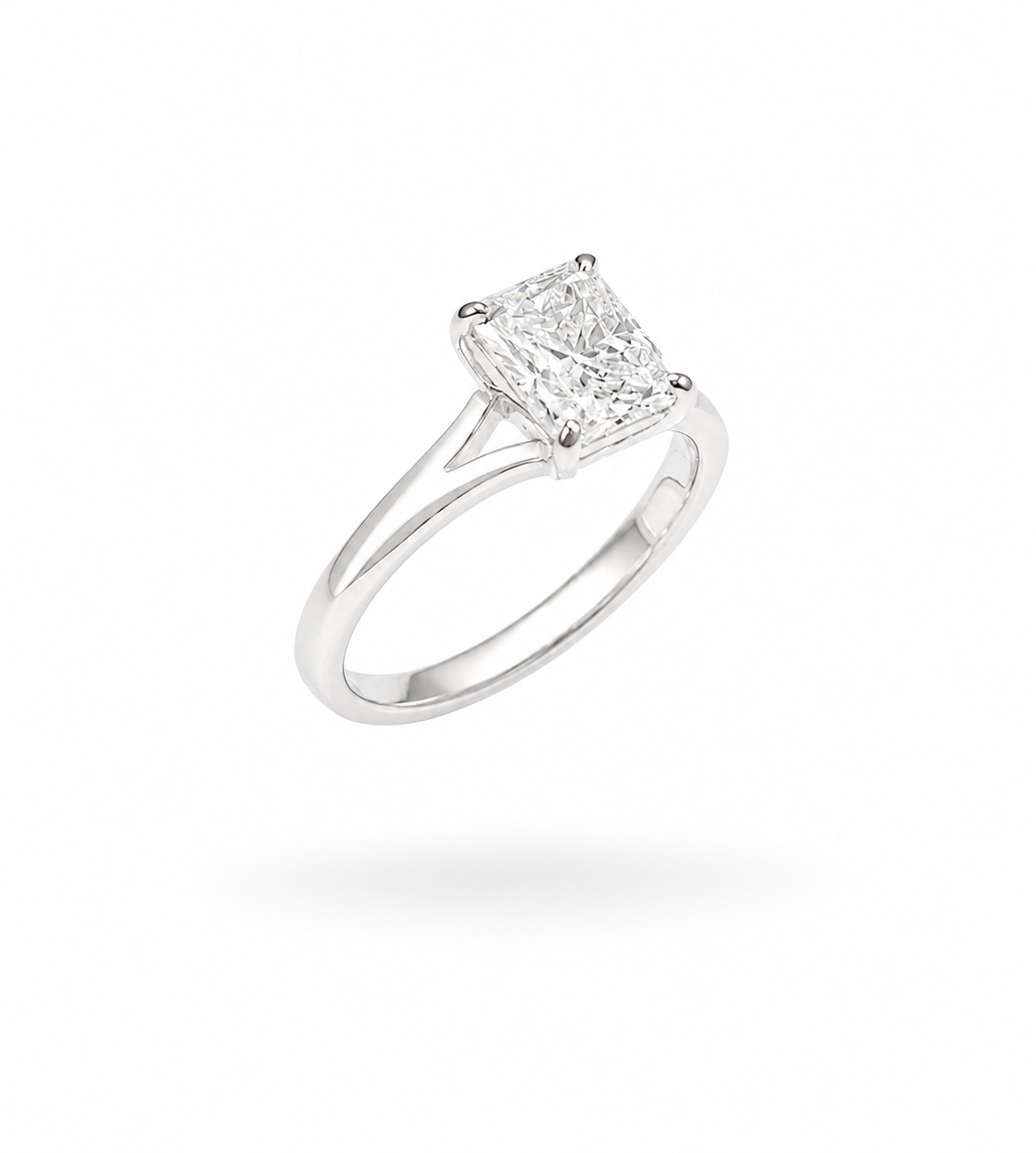 18k white gold engagement ring with 1,02 ct lab diamond