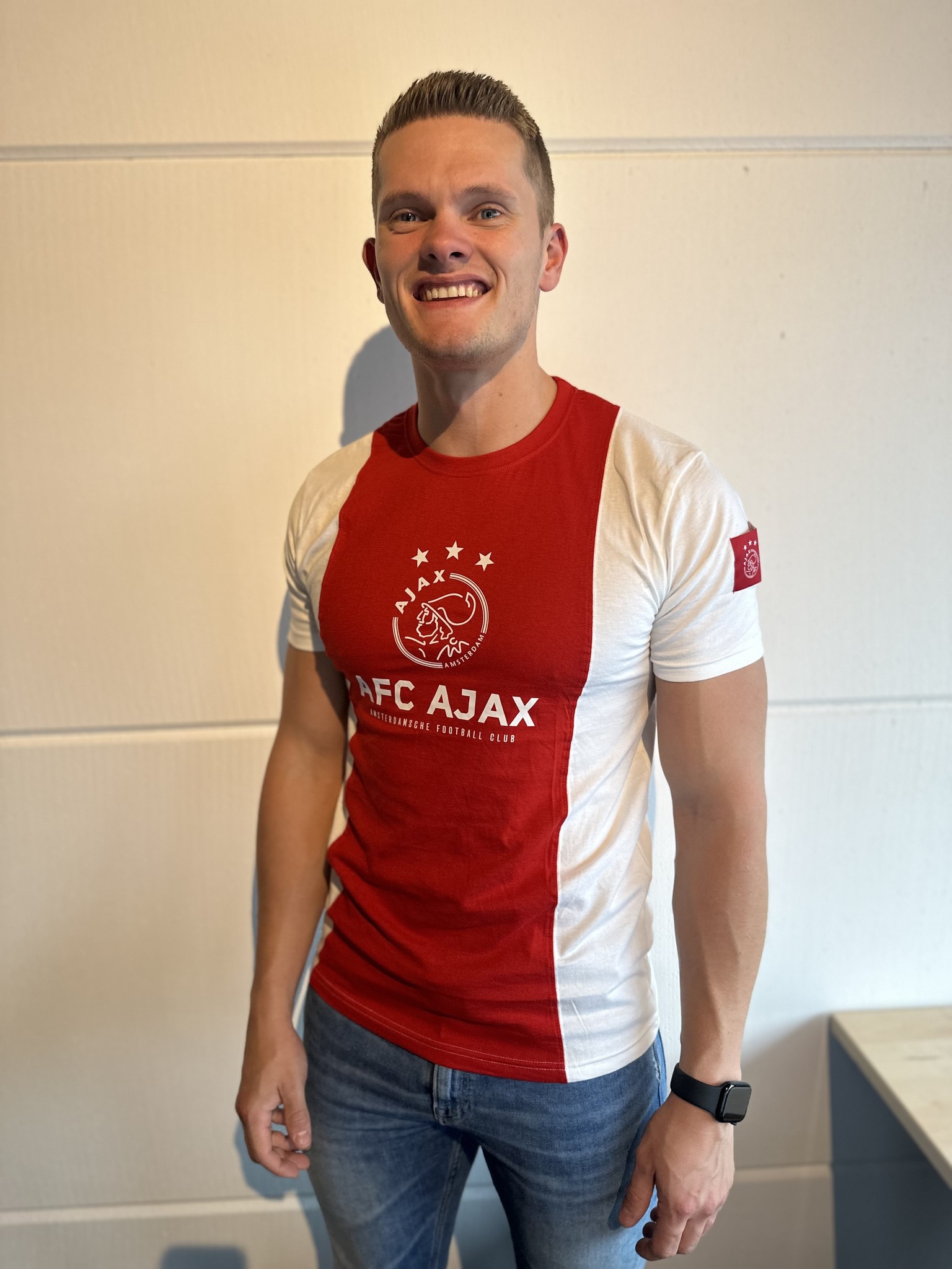 server Aannemelijk Brandweerman Ajax T-Shirt Rood Wit Logo 2022 - GIGAFAN