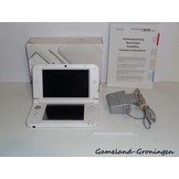 Nintendo 3DS XL with Stylus & Charger (Complete, White)