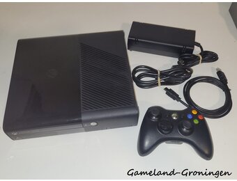 Xbox 360 New Slim 500GB with Controller & Wiring