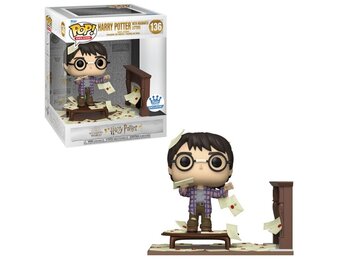 Harry Potter Deluxe POP! - Harry Potter with Hogwarts Letters 6 Inch #136