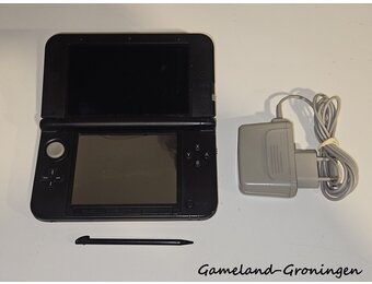 Nintendo 3DS XL with Stylus & Charger (Black/Red)
