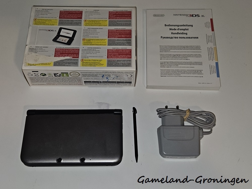 Nintendo 3DS XL with Stylus & Charger (Silver Black)