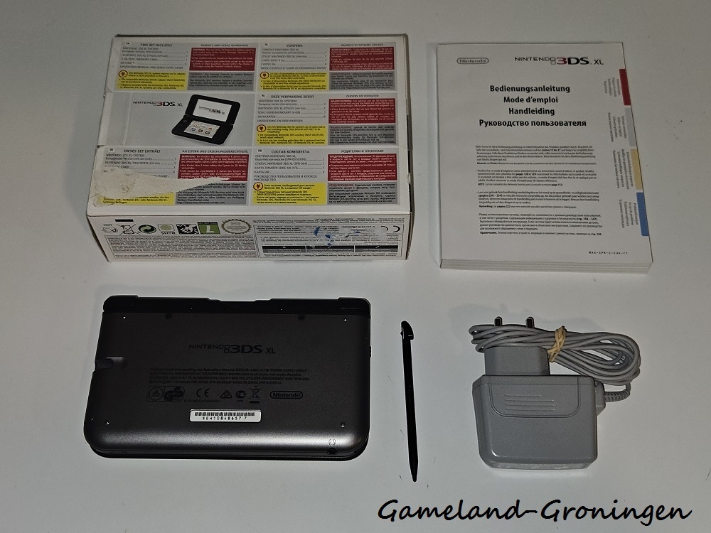 Nintendo 3DS XL with Stylus & Charger (Silver Black)