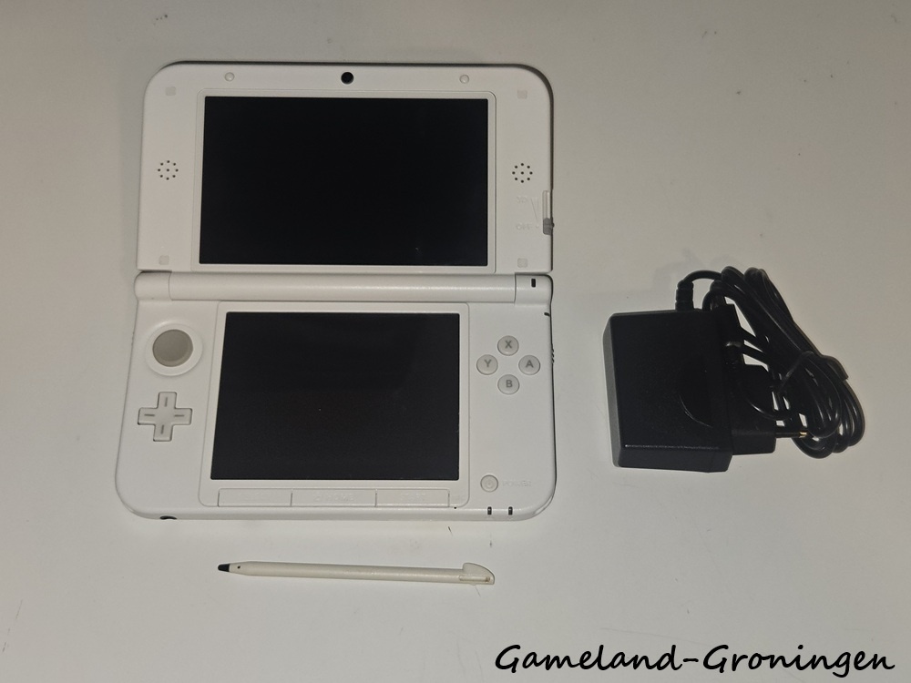 Nintendo 3DS XL Console Animal Crossing Limited Edition + Animal Crossing: New Leaf (Boxed)