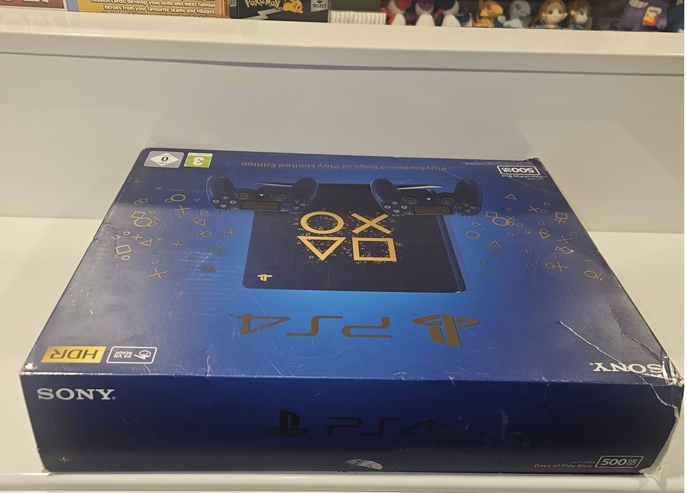 PlayStation 4 Slim 500GB Days of Play Limited Edition met 2 Controllers & Bedrading
