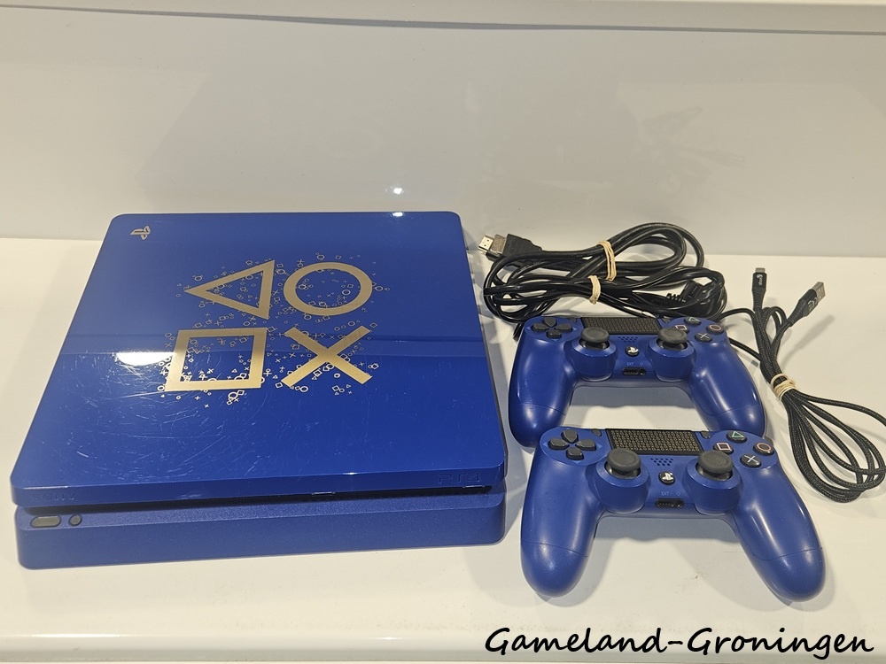 PlayStation 4 Slim 500GB Days of Play Limited Edition met 2 Controllers & Bedrading