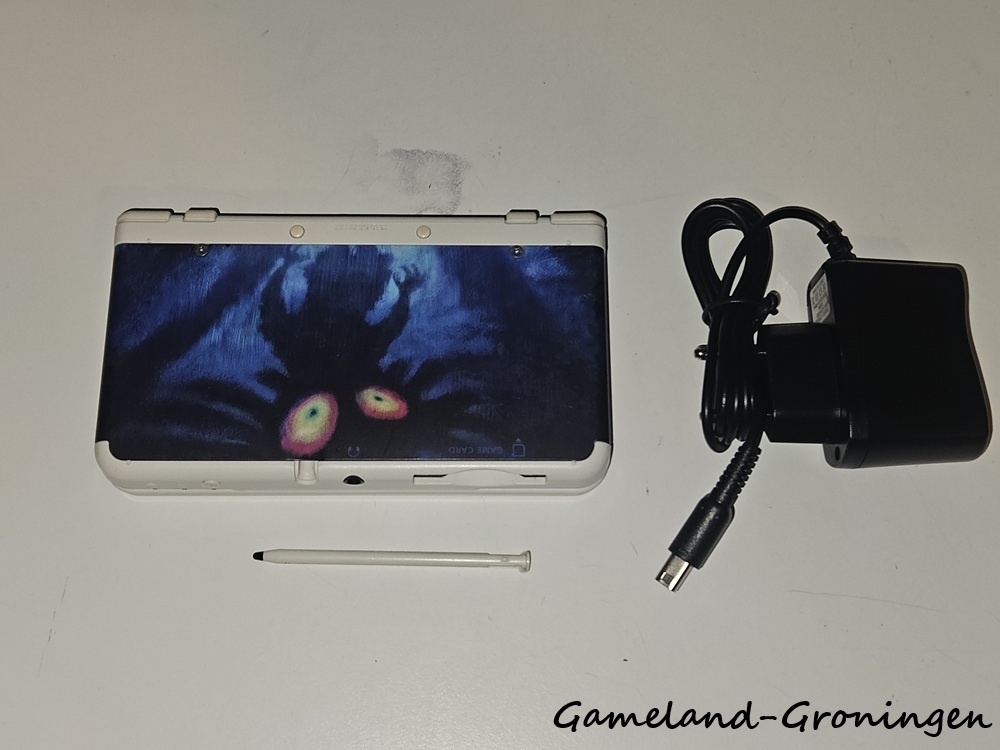 New Nintendo 3DS with Stylus & Charger (White)