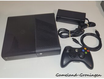 Xbox 360 New Slim 250GB met Controller & Bedrading