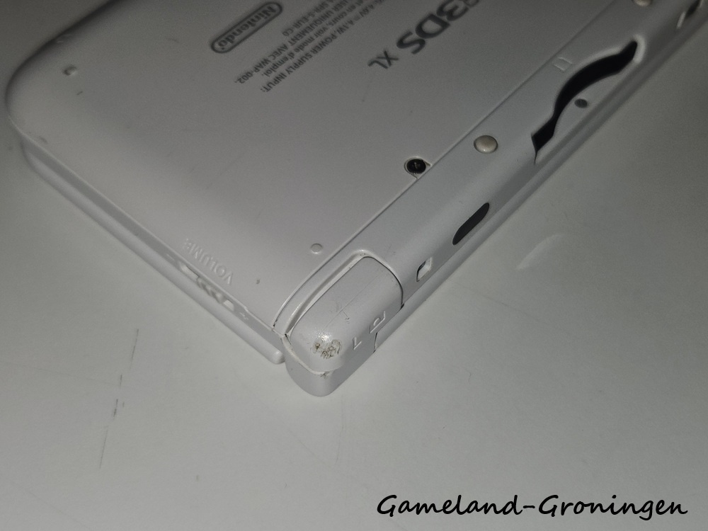 Nintendo 3DS XL with Stylus & Charger (White)