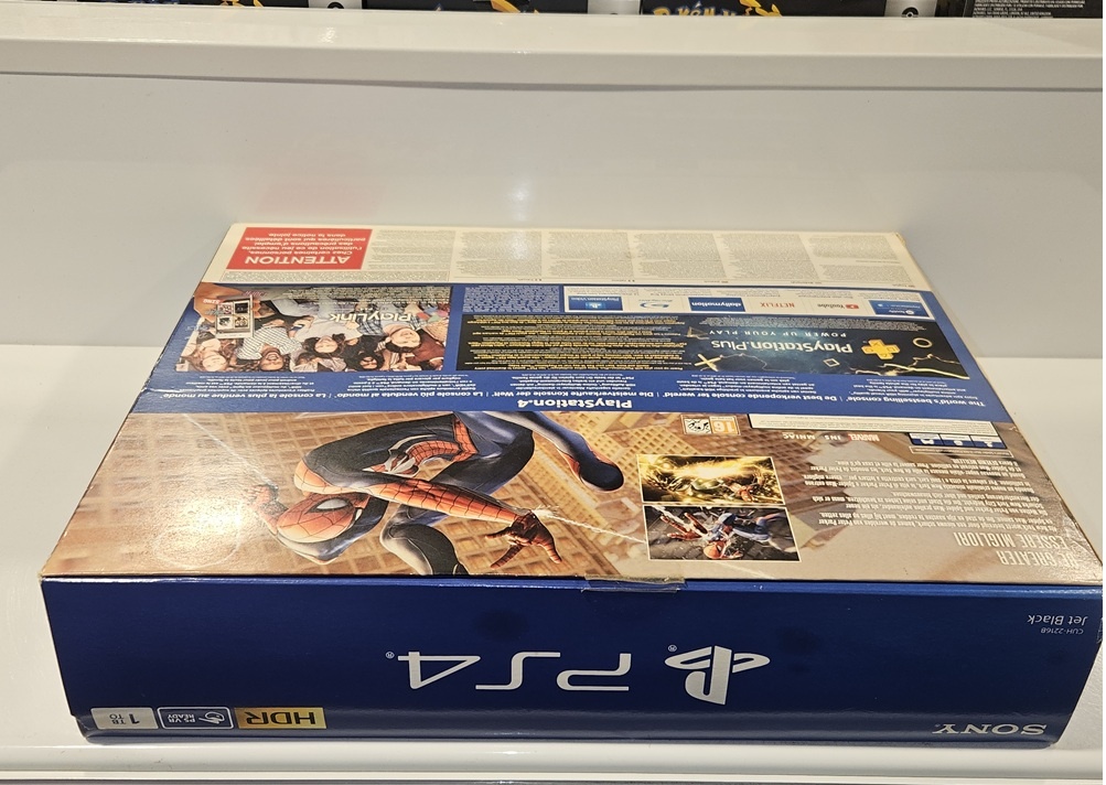 PlayStation 4 Slim 1TB Spider-Man Pack met 2 Controllers & Bedrading