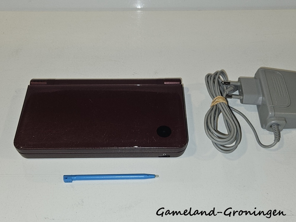 Nintendo DSi XL met Stylus & Oplader (Wijnrood)