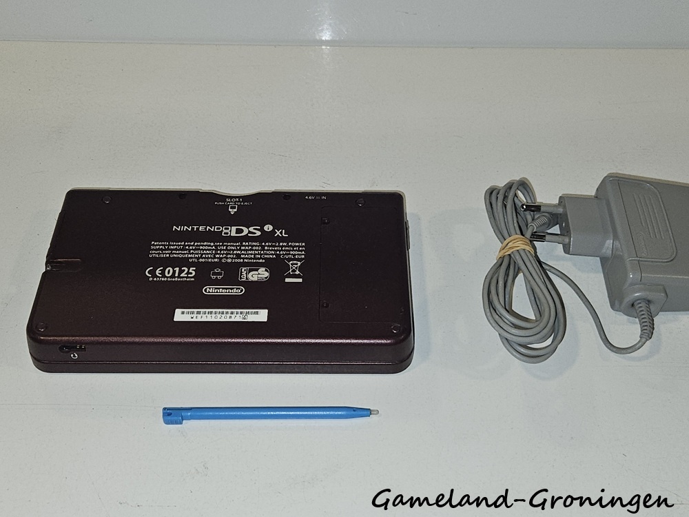 Nintendo DSi XL met Stylus & Oplader (Wijnrood)