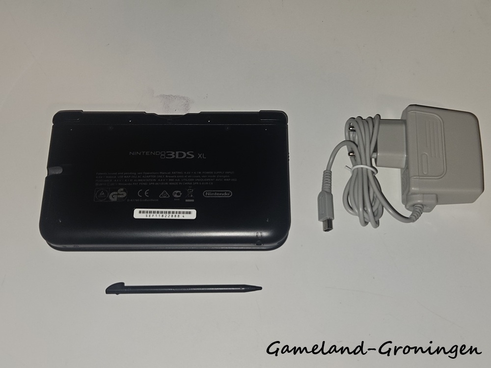 Nintendo 3DS XL with Stylus & Charger (Black)