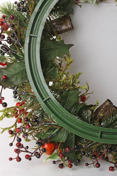 Christmas wreath with appel, red berries, cones, ivy (frozen ice) Ø 21cm/37cm