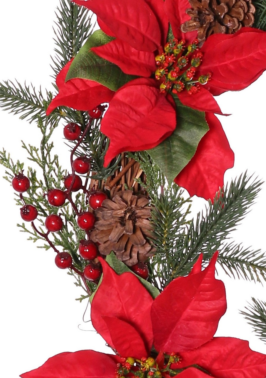 Krans met den & cypres, poinsettia (x 5), natural pine cone (x 5), foam bessentoef (x 5), 50 cm