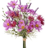 Gemischter Strauß (17 Stück) mit Kosmeen, Lavendel (9 Stück), Chrysanthemen (6 Stück) und Teeblättern (3 Stück), 45 cm, handgebunden