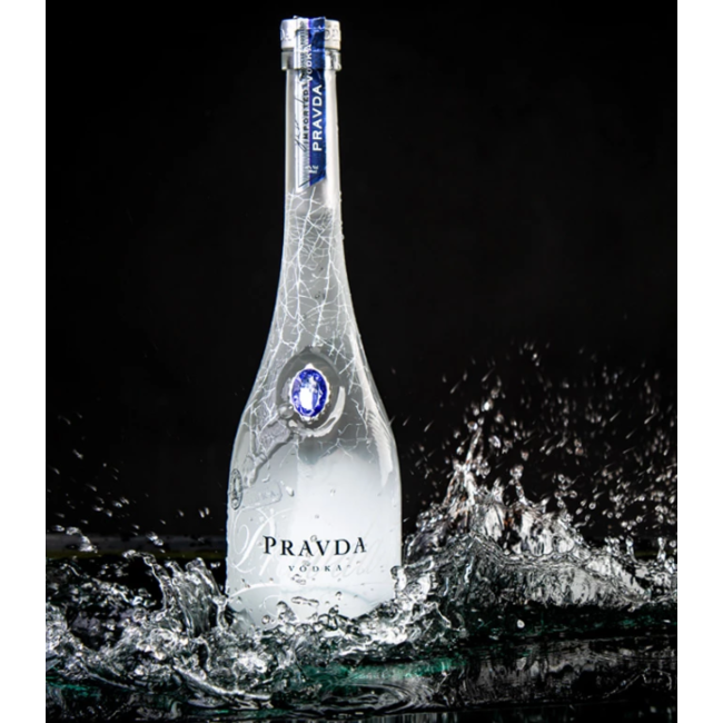 Pravda Vodka Giftbox 0,7L + 2 shotglazen