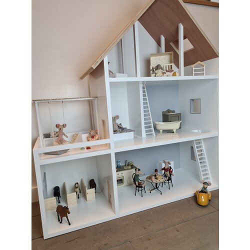 Project Dollhouse Poppenhuis met aanbouw, veranda en paarden stalletjes