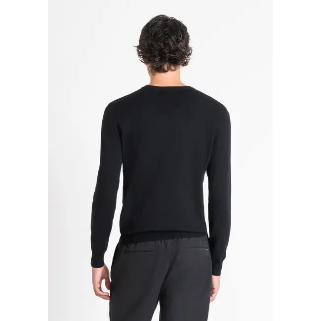 Antony Morato Antony Morato MMSW01439-YA500002 VISCOSE BLEND JERSEY WITH LOGO PATCH Black - Slim Fit
