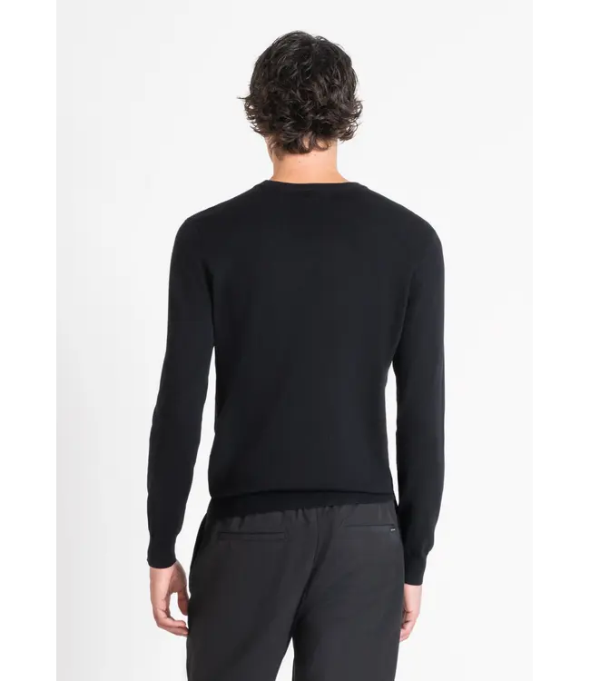 Antony Morato Antony Morato MMSW01439-YA500002 VISCOSE BLEND JERSEY WITH LOGO PATCH Black - Slim Fit