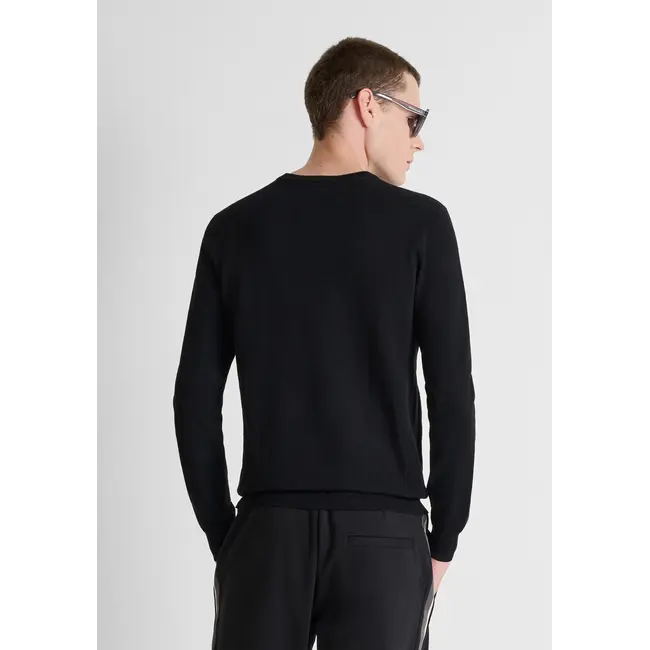 Antony Morato Antony Morato MMSW01659-YA500002 long-sleeve crew-neck sweater in super-soft viscose with metal logo on rubber patch Black - Slim Fit